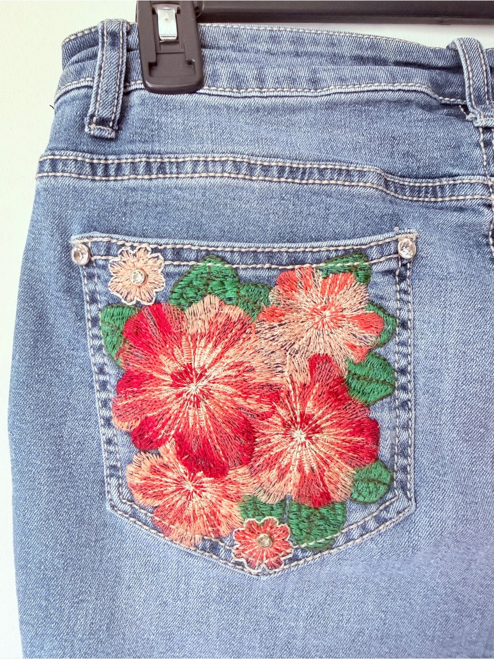 Earl Jeans Embroidered Floral Crop Jeans Size 10 Stretch Denim Capri Ankle
